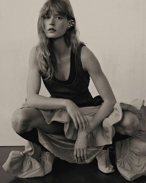 When time holds - A pause between moments — Elle Serbia