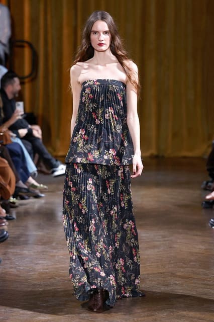 Cinq à Sept F/W 26 Show — Cinq à Sept
