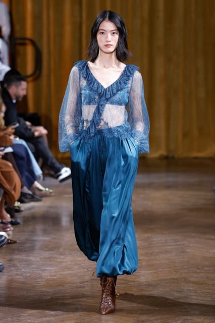 Cinq à Sept F/W 26 Show — Cinq à Sept