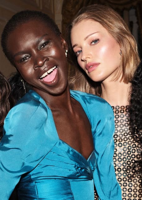HOURGLASS Unreal Liquid Highlighter Camp...