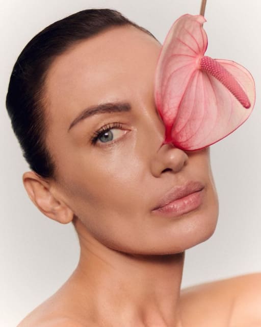 Nieves Alvarez — 6