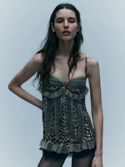 Hyperbole — Vogue France