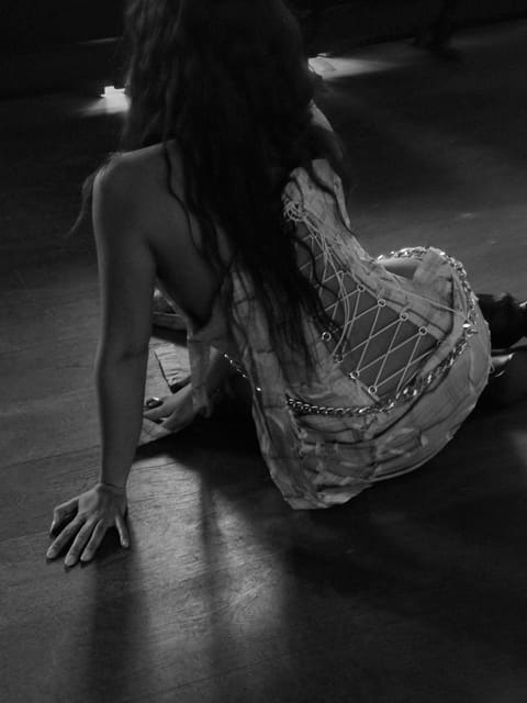 Lorena Varela - Sola Como Amy by Pickout — Music Video