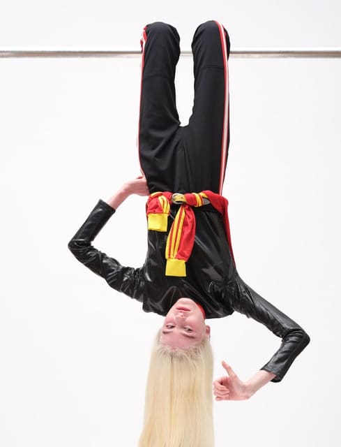 ƎꓵSSI NMOꓷ ƎꓷISԀꓵ ƎHꓕ — Paperboy Magazine