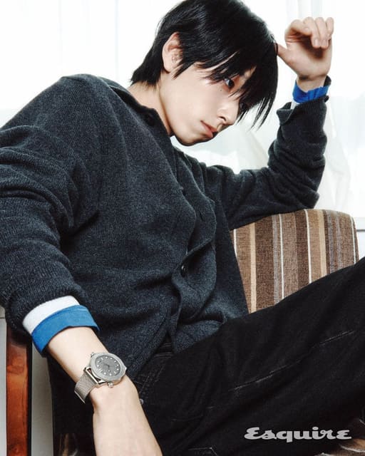 담백하게 흐르는 오메가의 시간 — Esquire Korea