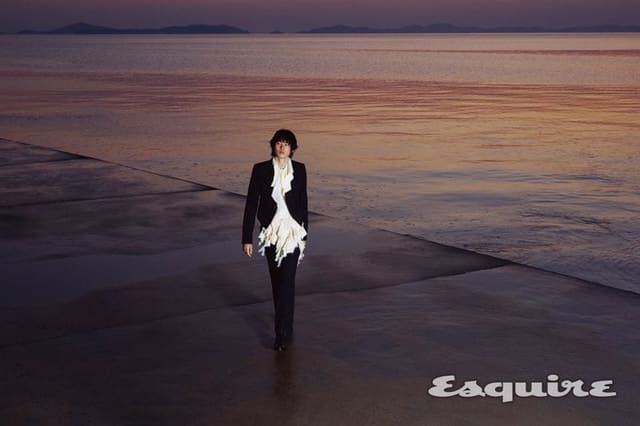 한 해의 끝, 정처 없이 거닐었다. — Esquire Korea