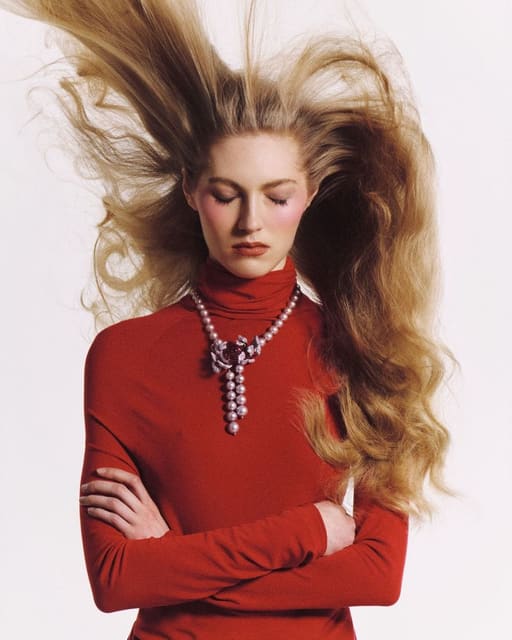 CZUŁE INSYGNIA — Vogue Polska