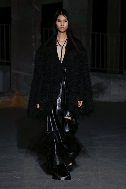 Songzio S/S 27 Show — Songzio