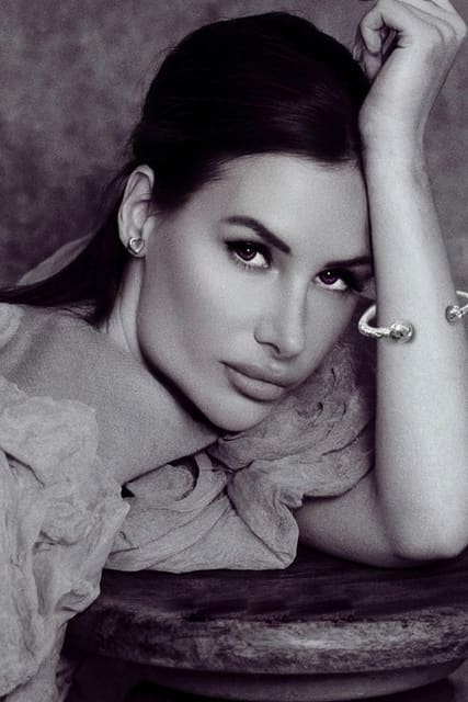 La nuova campagna Capulet ha come protagonista la modella Hannah Widmer — Vogue.it