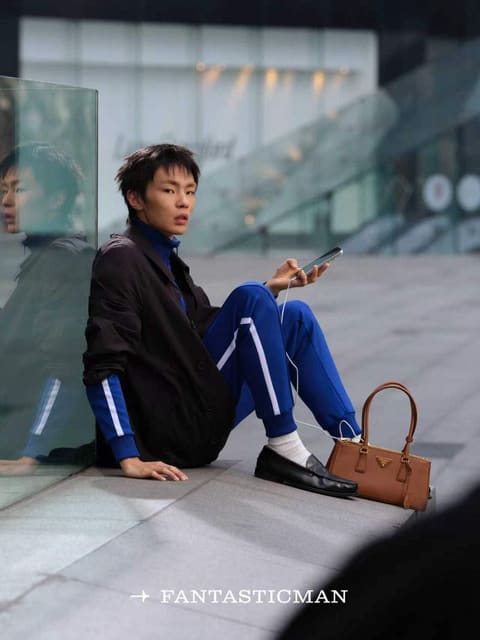 Carrying his girlfriend's bag-or is it simply his? — Fantastic Man China