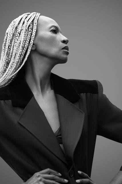Seven Women — Numéro France