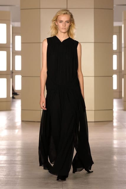 COS F/W 26 Show — COS
