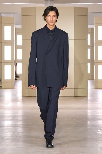 COS F/W 26 Show — COS