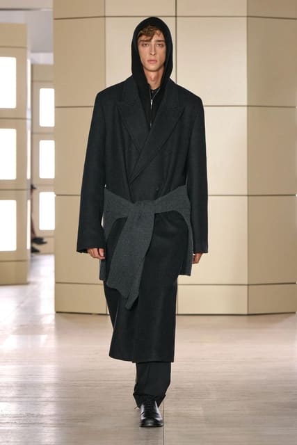 COS F/W 26 Show — COS