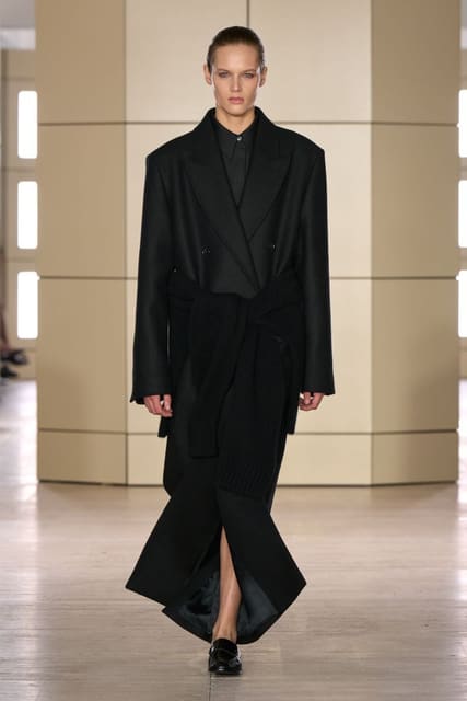 COS F/W 26 Show — COS