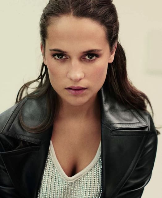 Alicia Vikander — Elle France