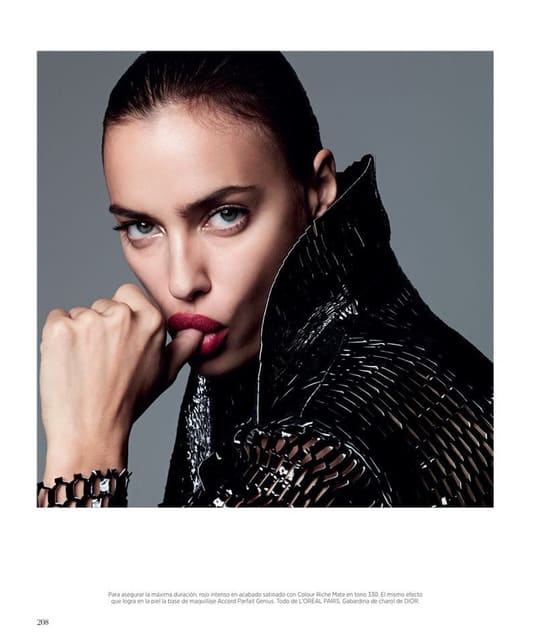 Plaza Roja with Irina Shayk — Harper's Bazaar España