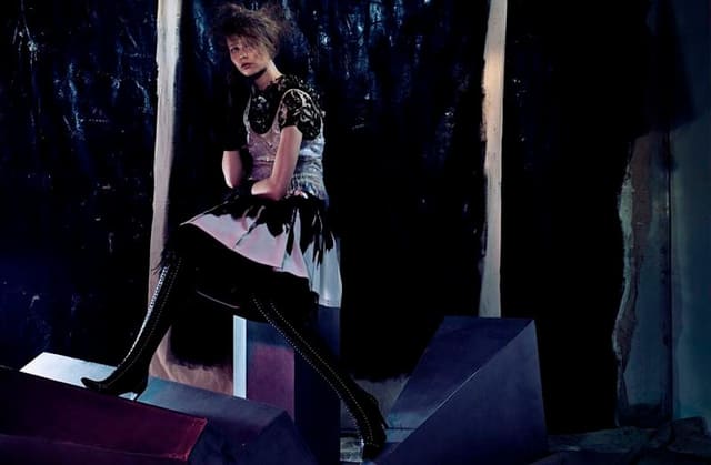 Feminine Deconstruction — Vision China