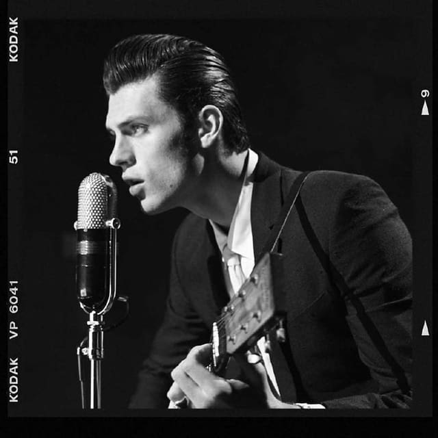 AMERICAN CREW "ELVIS PRESLEY THE KING" 2...
