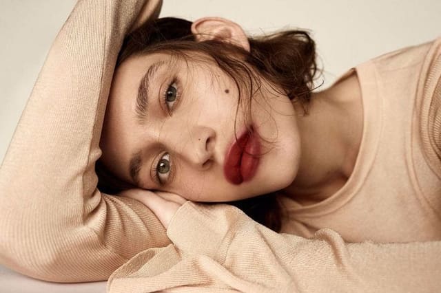 BLURRED LIPS – HOW TO DO THIS SEASON’S C... — H&M