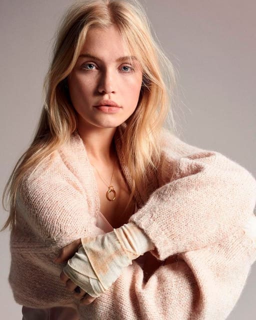 Gymnastic — Elle Denmark