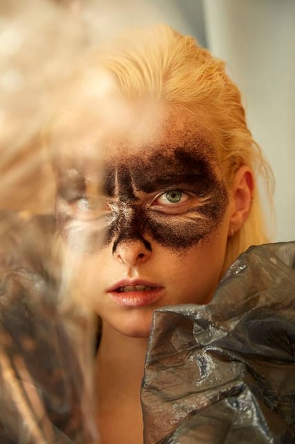 Neon Demon — L'Officiel Kazakhstan