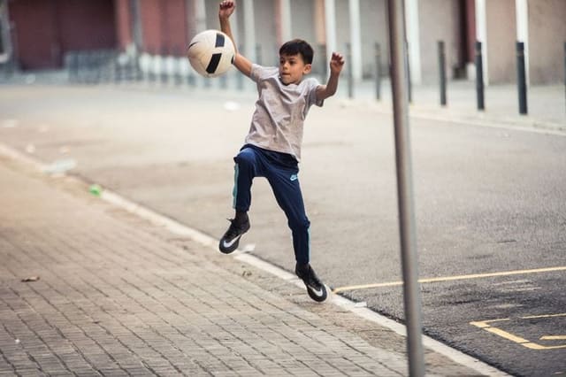 Nike March 2018: the ball makes us more ... — Nike