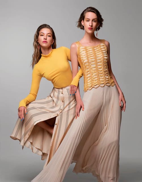 Sisters are doin' it for themselves — Elle Hungary