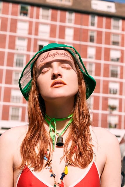 Sun-Bathe (verb) — Elle Mexico