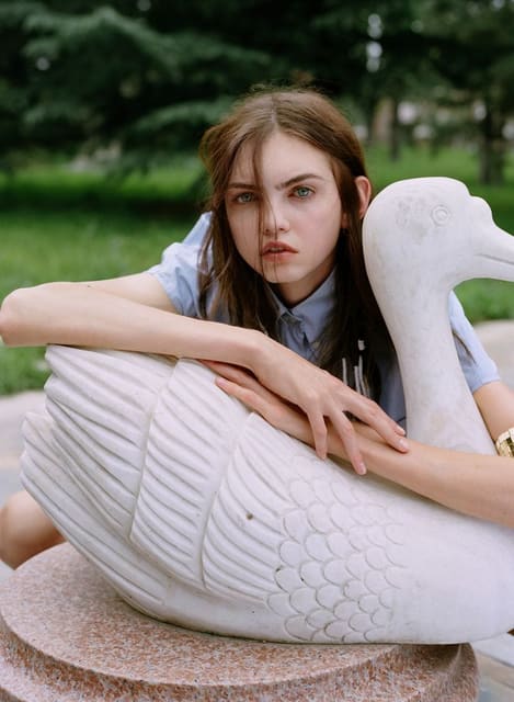 Molly Bair — Vogue Me China
